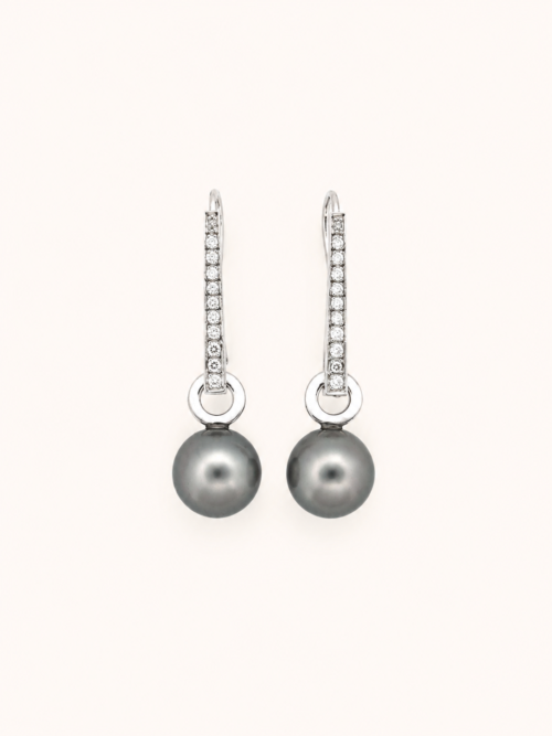 Boucles d’oreilles en or gris serties de diamants et de perles noires - Les Amoureux au Kiosque Peynet