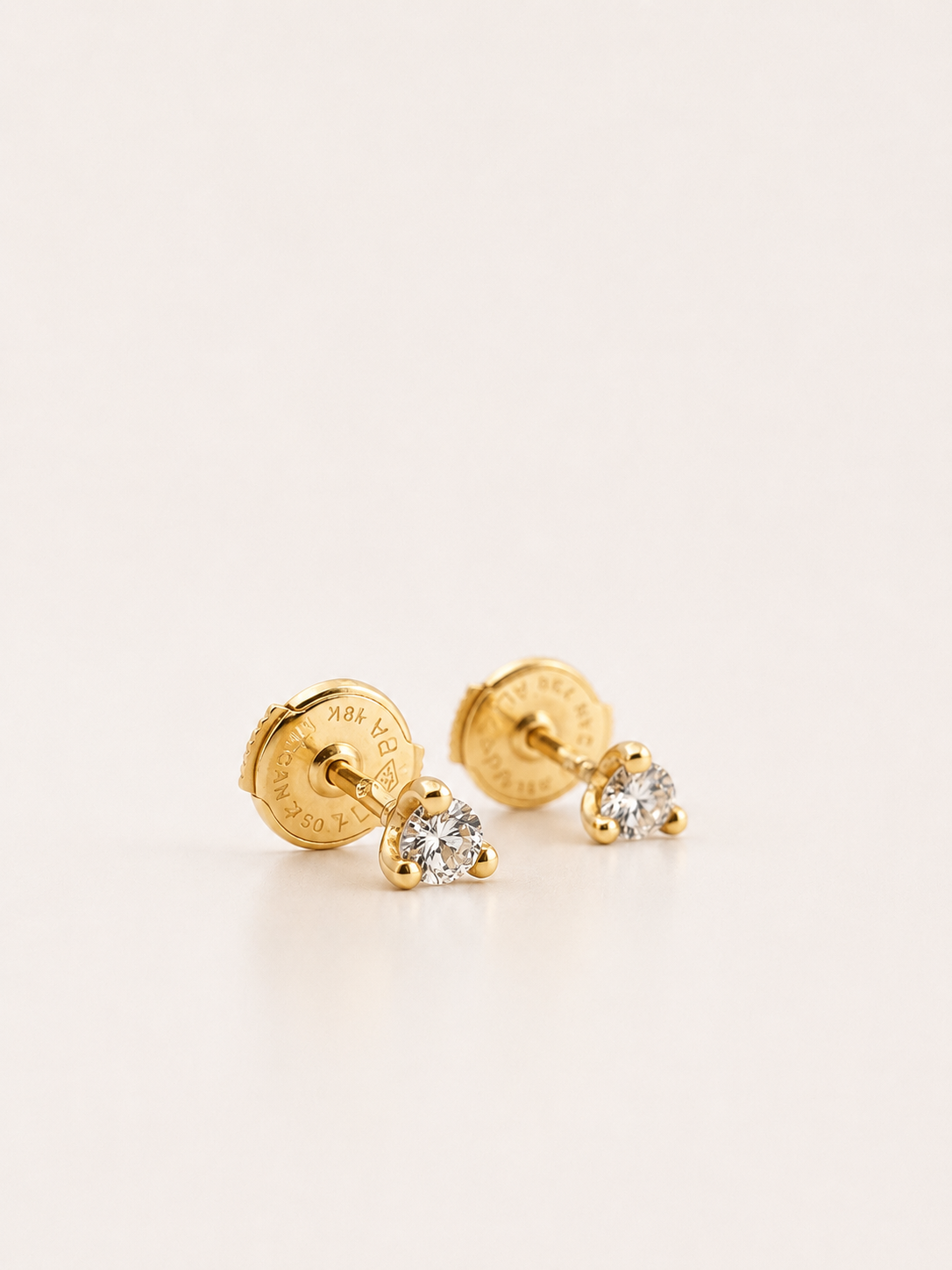 Boucles d’oreilles en or jaune serties de diamants - Les Amoureux au Kiosque Peynet